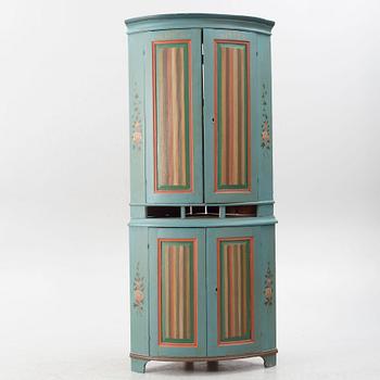 Corner cabinet, 18th/19th century.