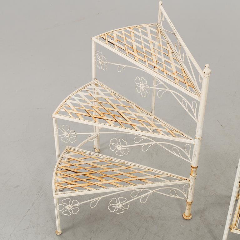 ETAGERER/BLOMBORD, ett par och HYLLA, metall, 1900-talets slut.