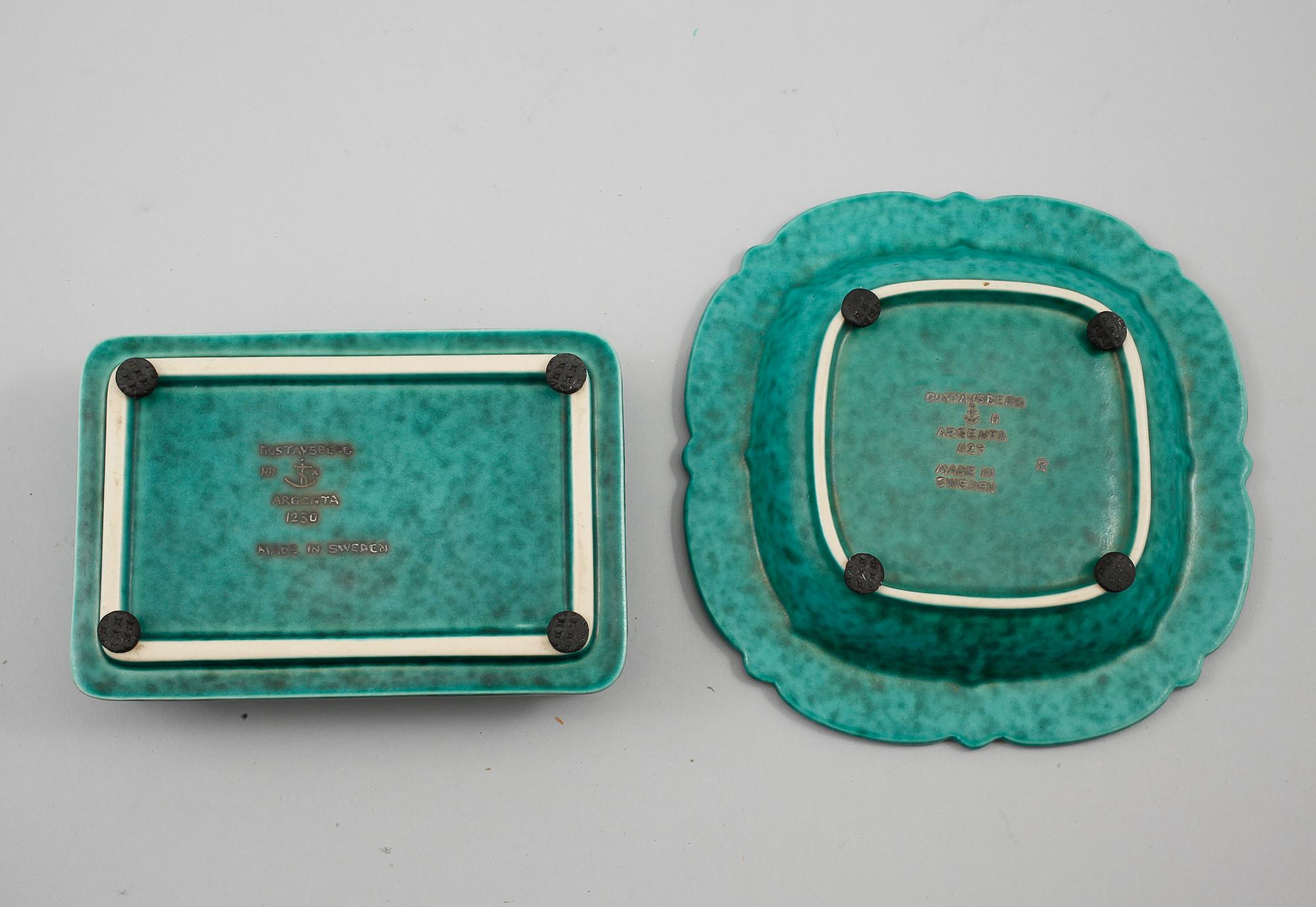 CIGARETTASK och ASKFAT, stengods, "Argenta", Wilhelm Kåge, Gustavsberg, omkring 1900-talets mitt.