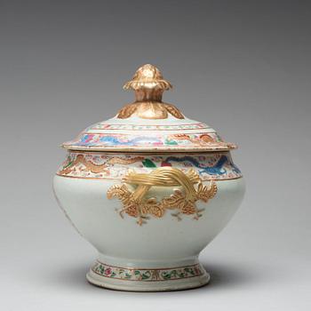 A famille rose tureen with five clawed dragons, Qing dynasty, Jiaqing (1796-1820).