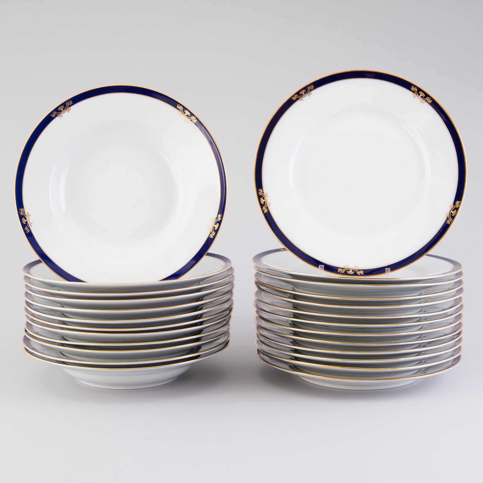 A 70-pcs set of dinnerware and for coffee, Arabia Finland 1932-1949.