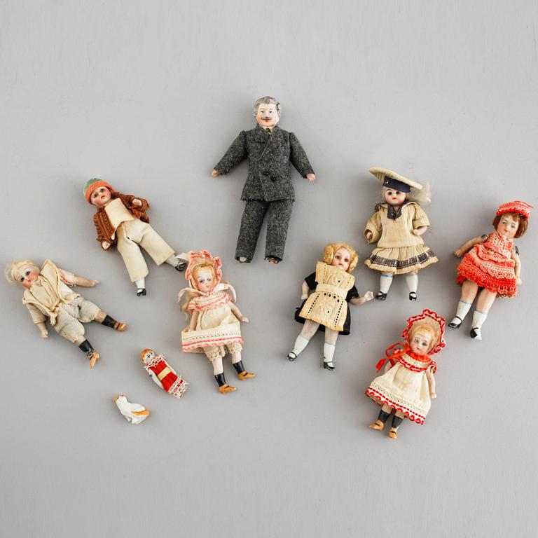 Eight small dolls from the early 20th century.
