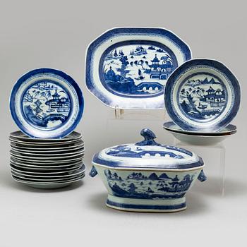 A blue and white part dinner service, Qing dynasty, 19th Century.