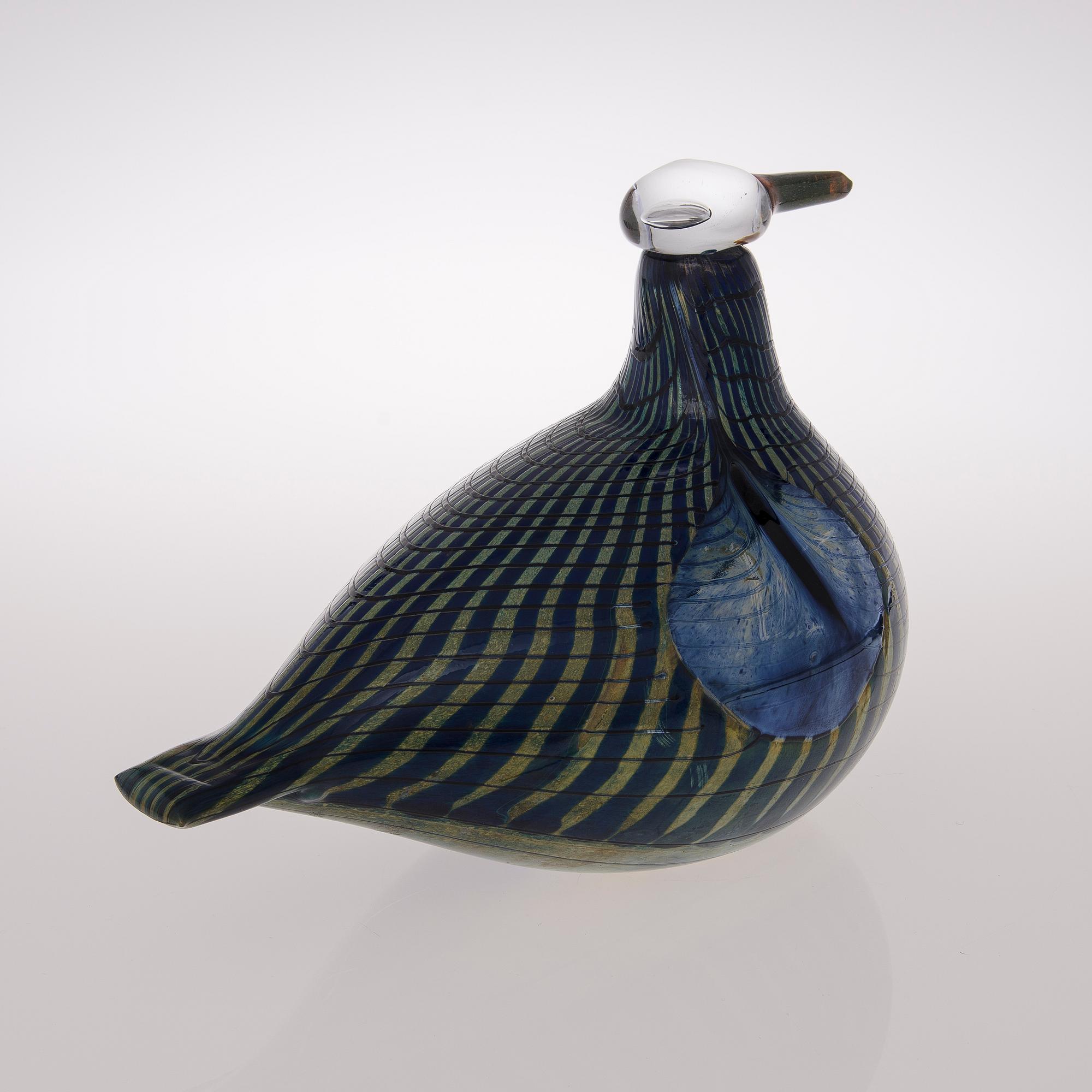 A glass bird, signed Oiva Toikka, Nuutajärvi Notsjö, 269/1000.