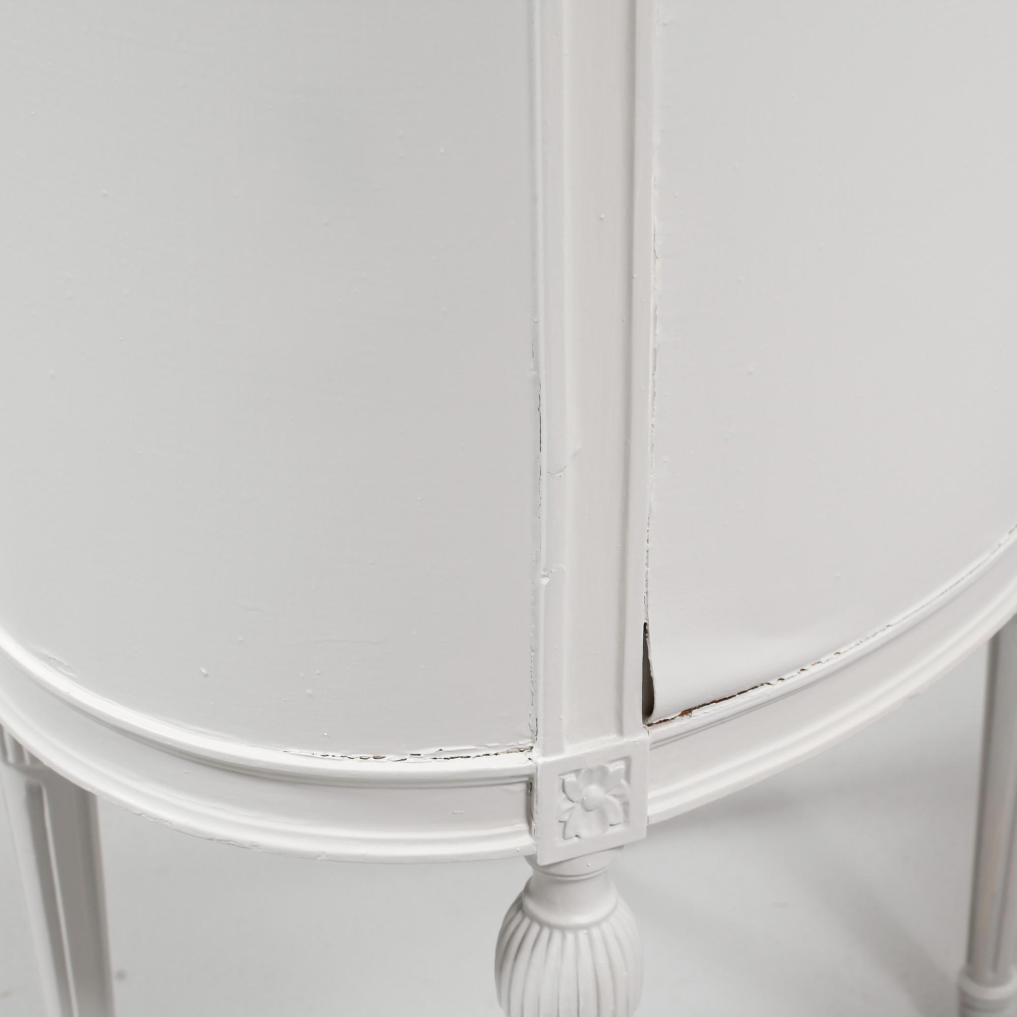 SÄNGBORD, ett par, gustaviansk stil, 1900-talets första hälft.