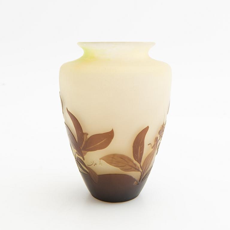 Emile Gallé, Vas signerad, överfång.