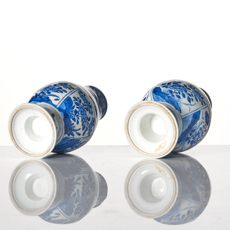 A pair of blue and white vases, Qing dynasty, Kangxi (1662-1722).