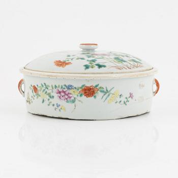 A famille rose tureen with cover, China, 19th century.