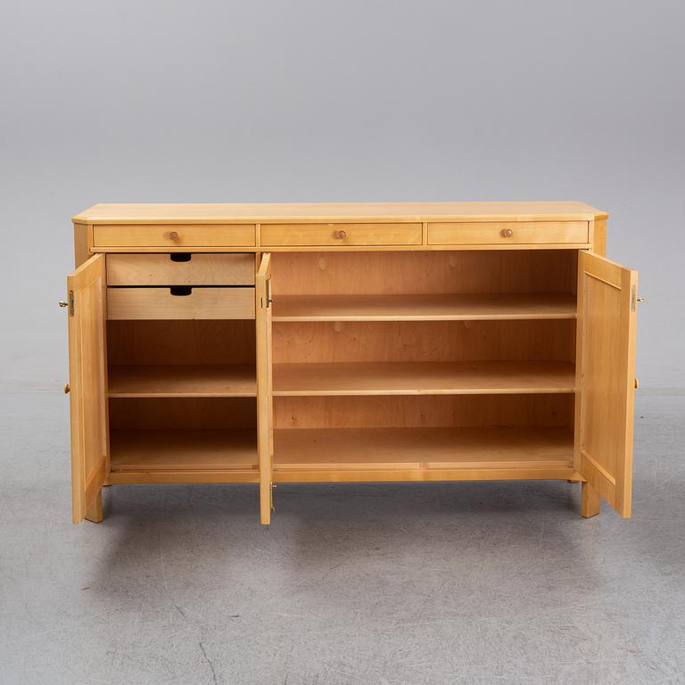 Carl Malmsten, sideboard, 1900-talets andra hälft Waggeryds möbelfabrik.