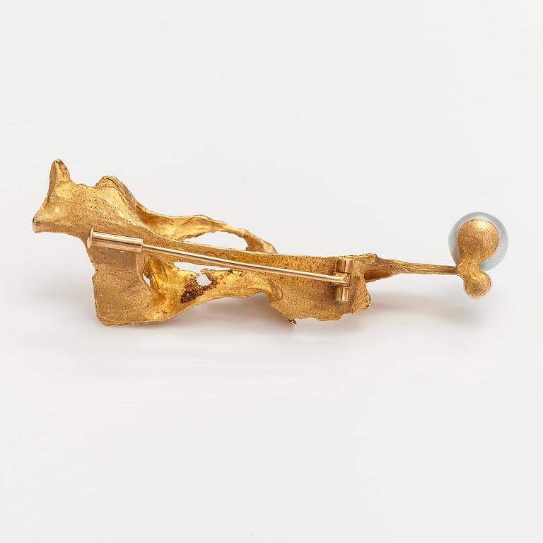 Björn Weckström, A 14K gold brooch "The magic of happiness" with cultured pearls. Lapponia 1968.