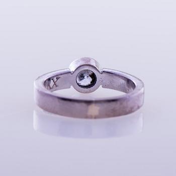 RING, 18K vitguld, briljantslipade diamanter. R. Nossenko, Helsingfors 2004. Vikt ca 5,1 g.