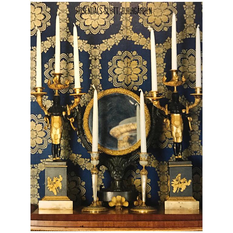 HÖGKLASSIGA KANDELABRAR, för tre ljus, ett par, empire, omkring år 1810.