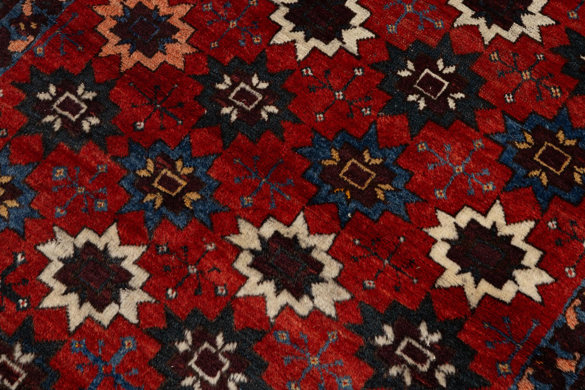 Matta, antik, sannolikt Turkmenistan, ca 113 x 93 cm.