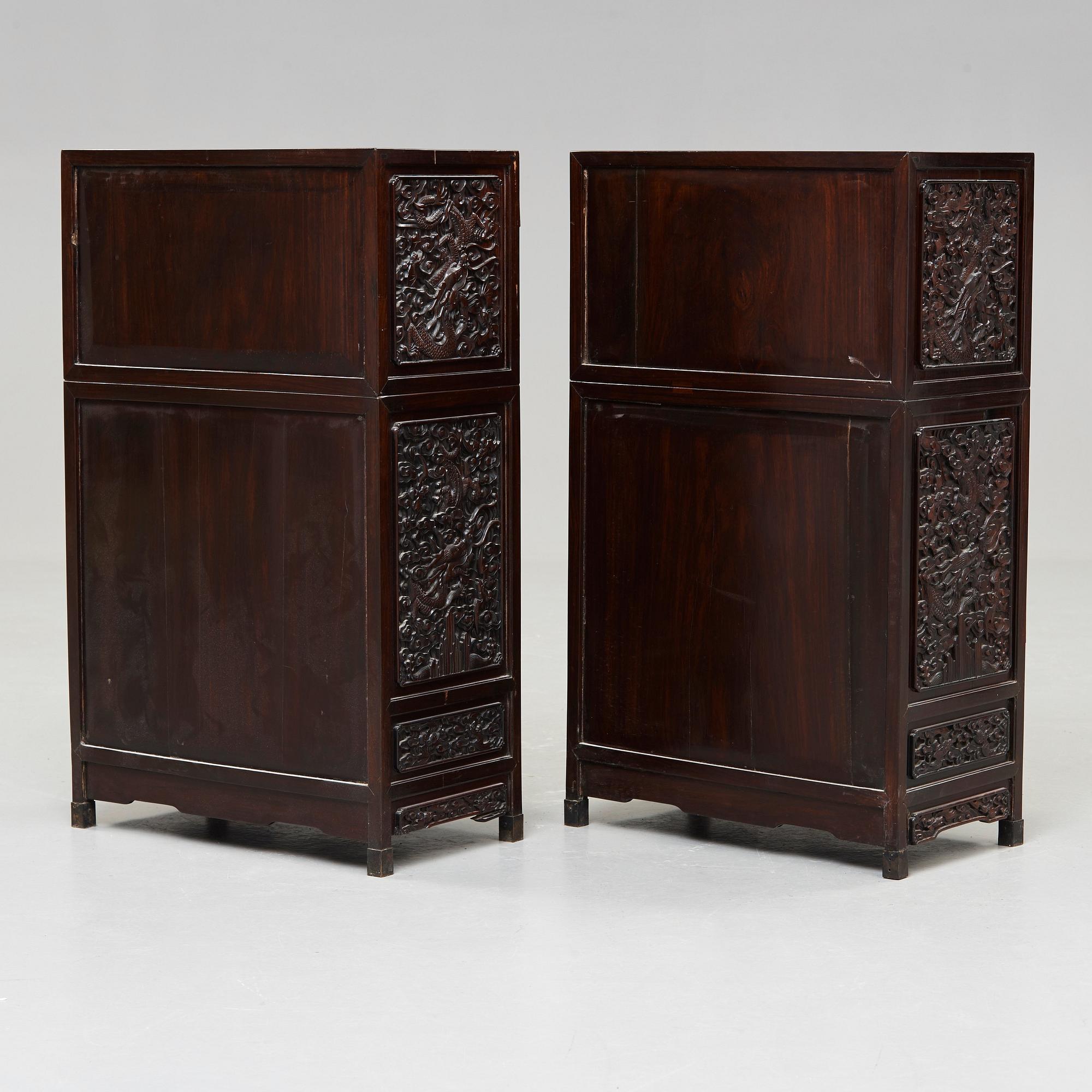 SKÅP, ett par, hardwood. Sen Qingdynasti (1644-1912).