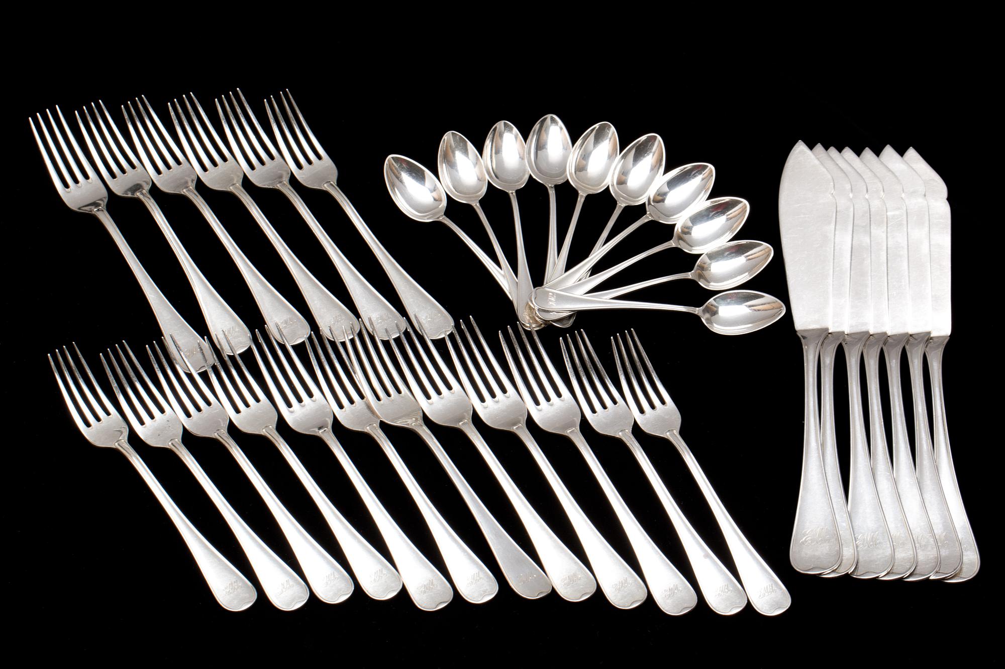BESTICK, silver, 44 delar. 6 gafflar 1811, övrigt 1900-tal. Vikt ca 1500 gr,