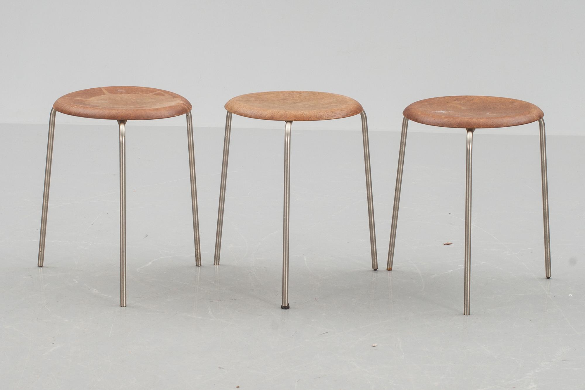 PALLAR, 3 st, Arne Jacobsen för Fritz Hansen.