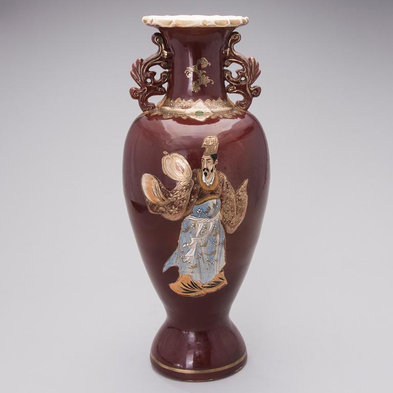 An early 20th century Japanese "Satsuma" floor vase.