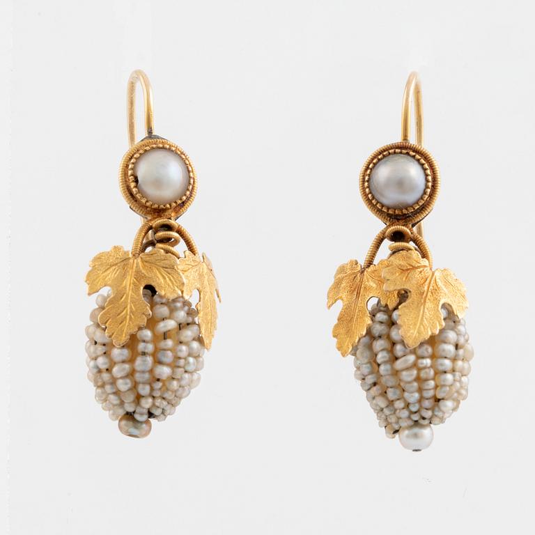 Gold and seed pearl grapewine earrings, 1800's.