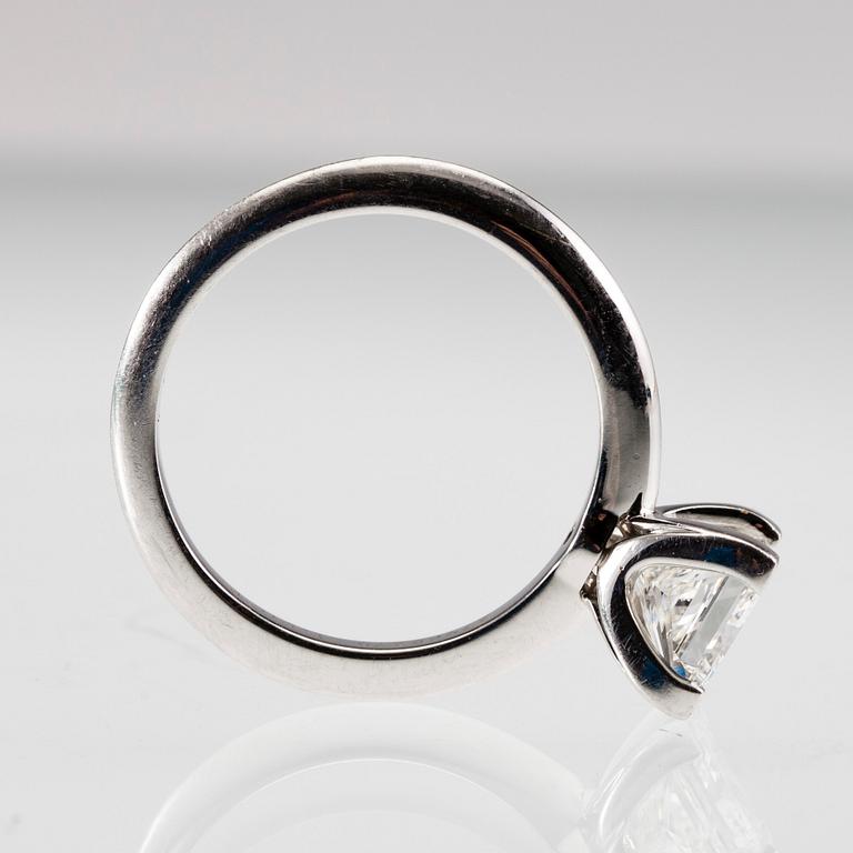 RING, prinsesslipad diamant 1.14 ct. G/vvs1, platina. Tiffany 2011. Storlek 15,5, vikt 4,4 g.
