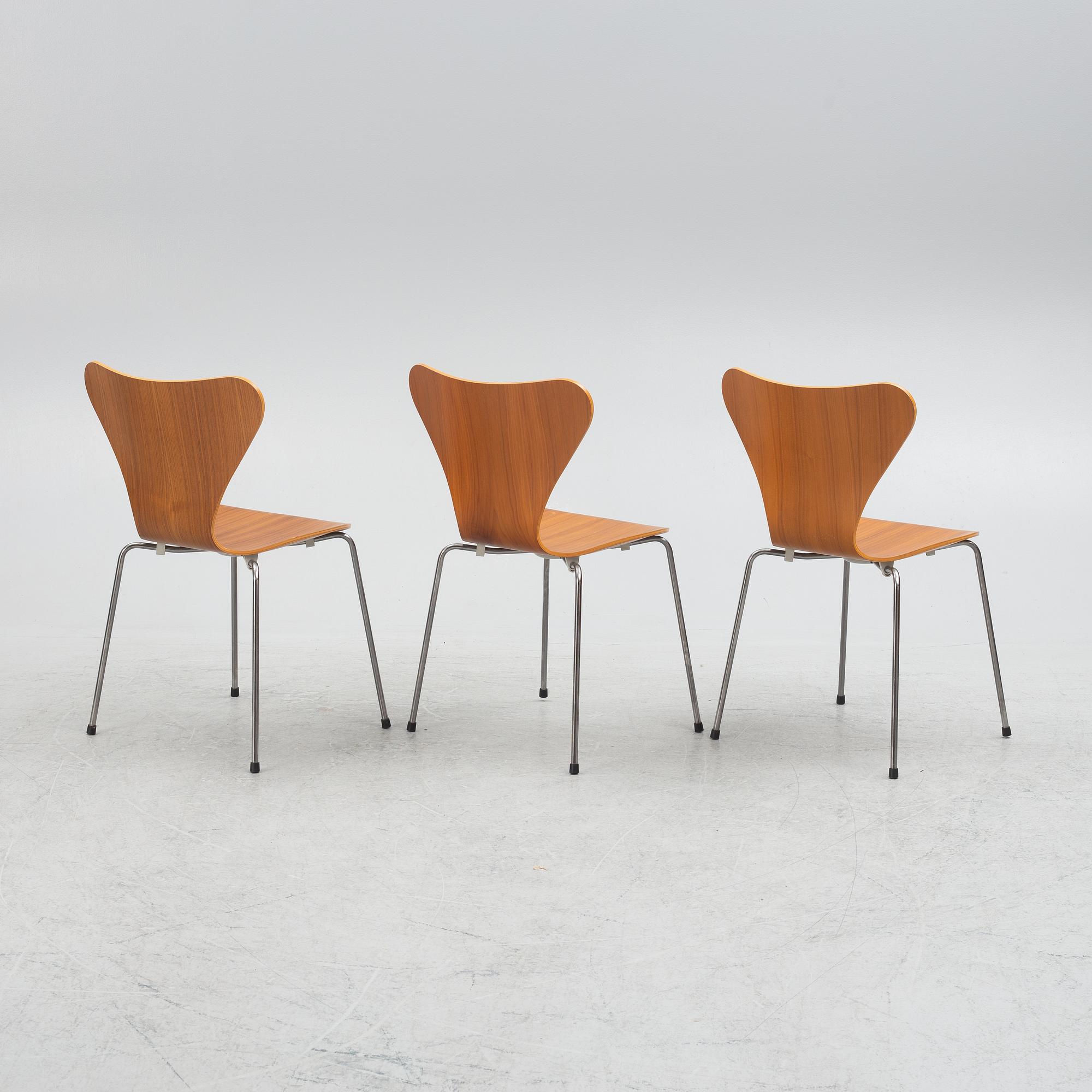 Arne Jacobsen, stolar , 3 st, "Sjuan" Fritz Hansen 2015.