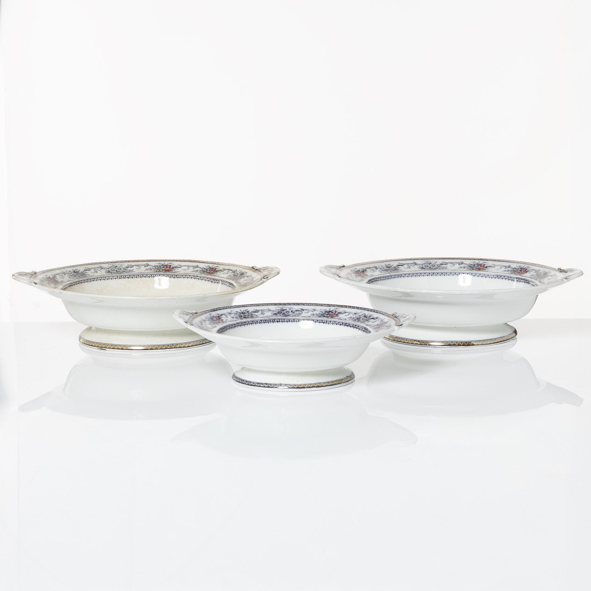 Dinner service, 100 pieces, creamware, "Iris", Rörstrand, second half of the 20th Century.