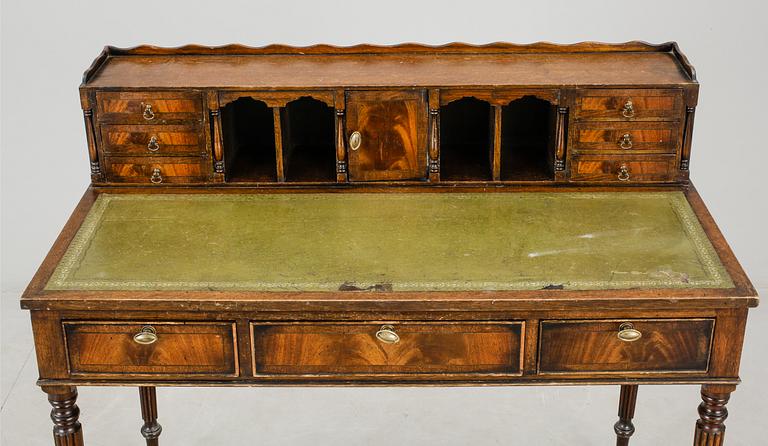 SKRIVBORD, engelsk stil, 1900-tal.
