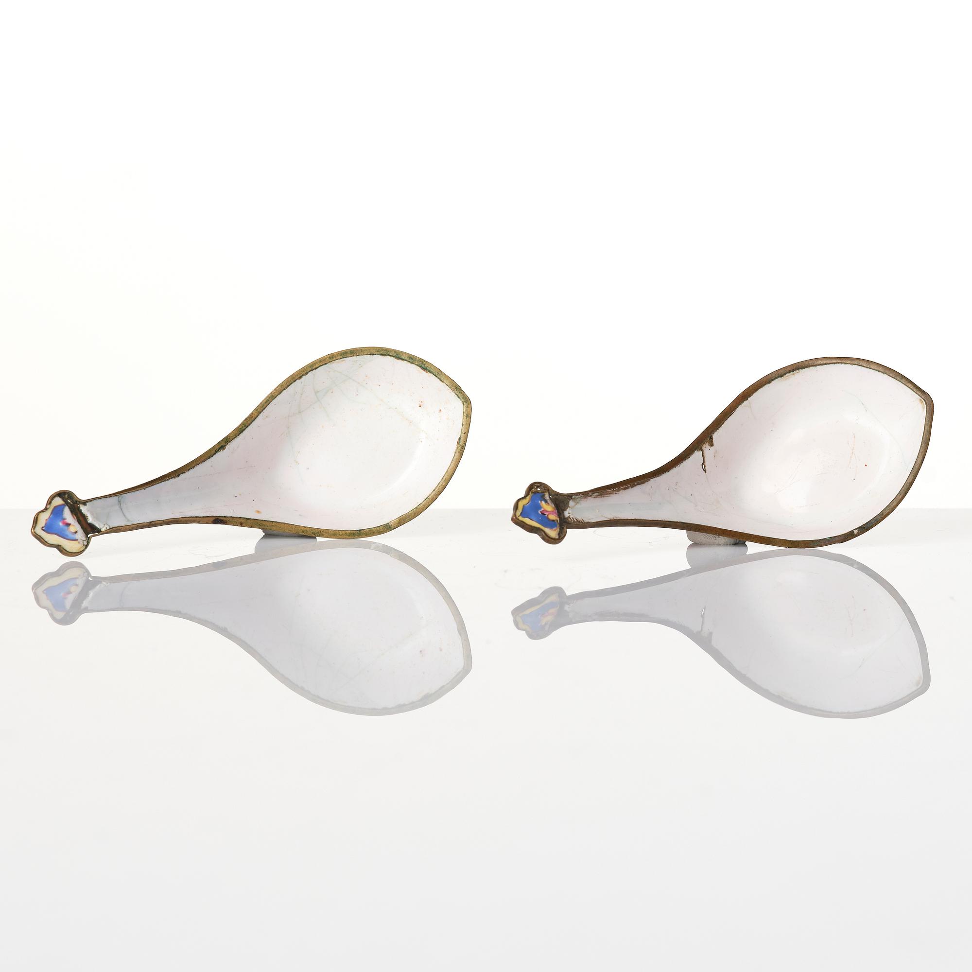 Two Chinese famille rose porcelain dishes and a censer, a pair of enamel spoons, Qing dynasty.