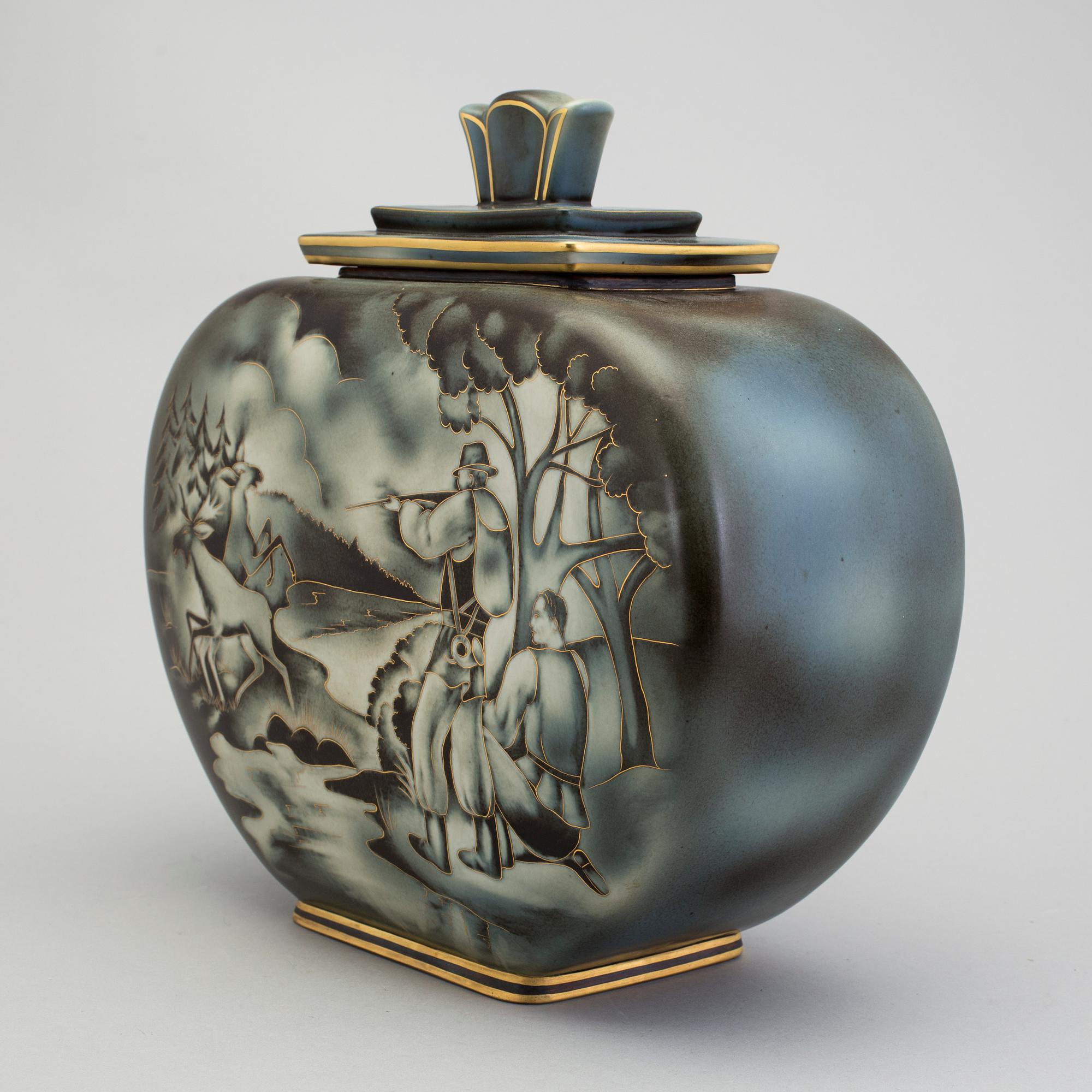 A flambé stoneware jar with cover by Gunnar Nylund for Rörstrand.