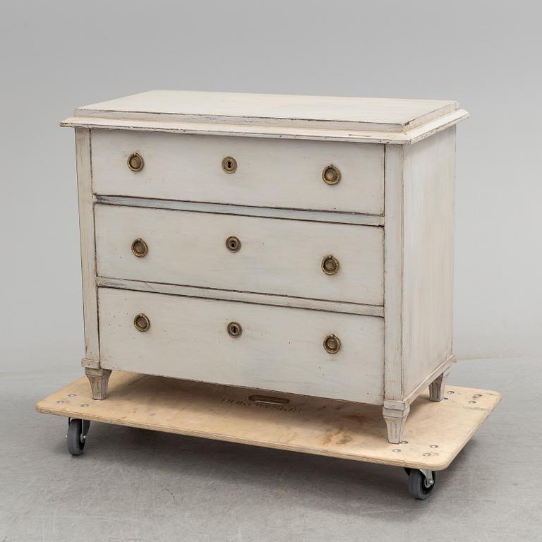 A mid 19th century chest of drawers.