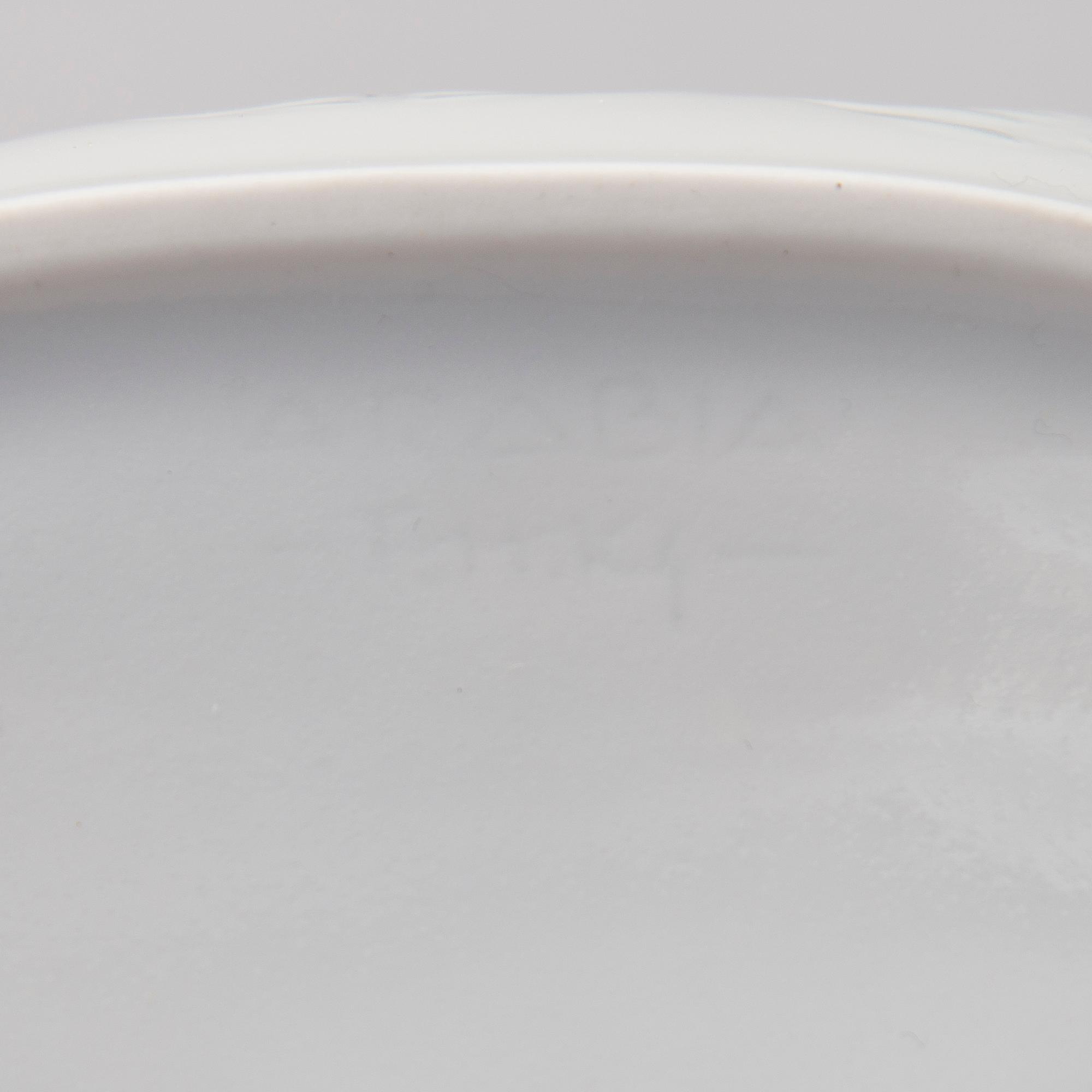 A 40-piece set of tableware in porcelain, signed F.H.Kj. Finland Arabia.