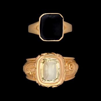 RINGAR, 2 st, 18k guld med gul citrin o svart sten. Bla 1830/40-tal. Tot vikt 9,2g.