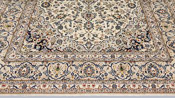 A Keshan carpet, approx. 347 x 245 cm.