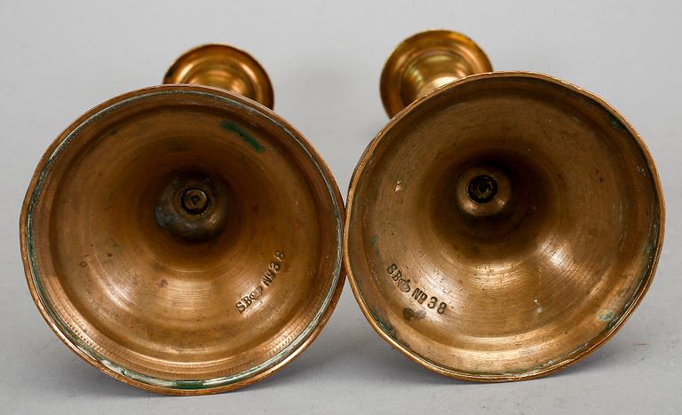 LJUSSTAKAR, 2 par, mässing. Bl a Skultuna, 1800-talets andra kvartal.
