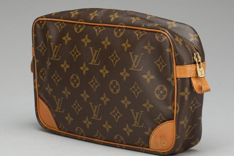 NECESSÄR, Louis Vuitton.