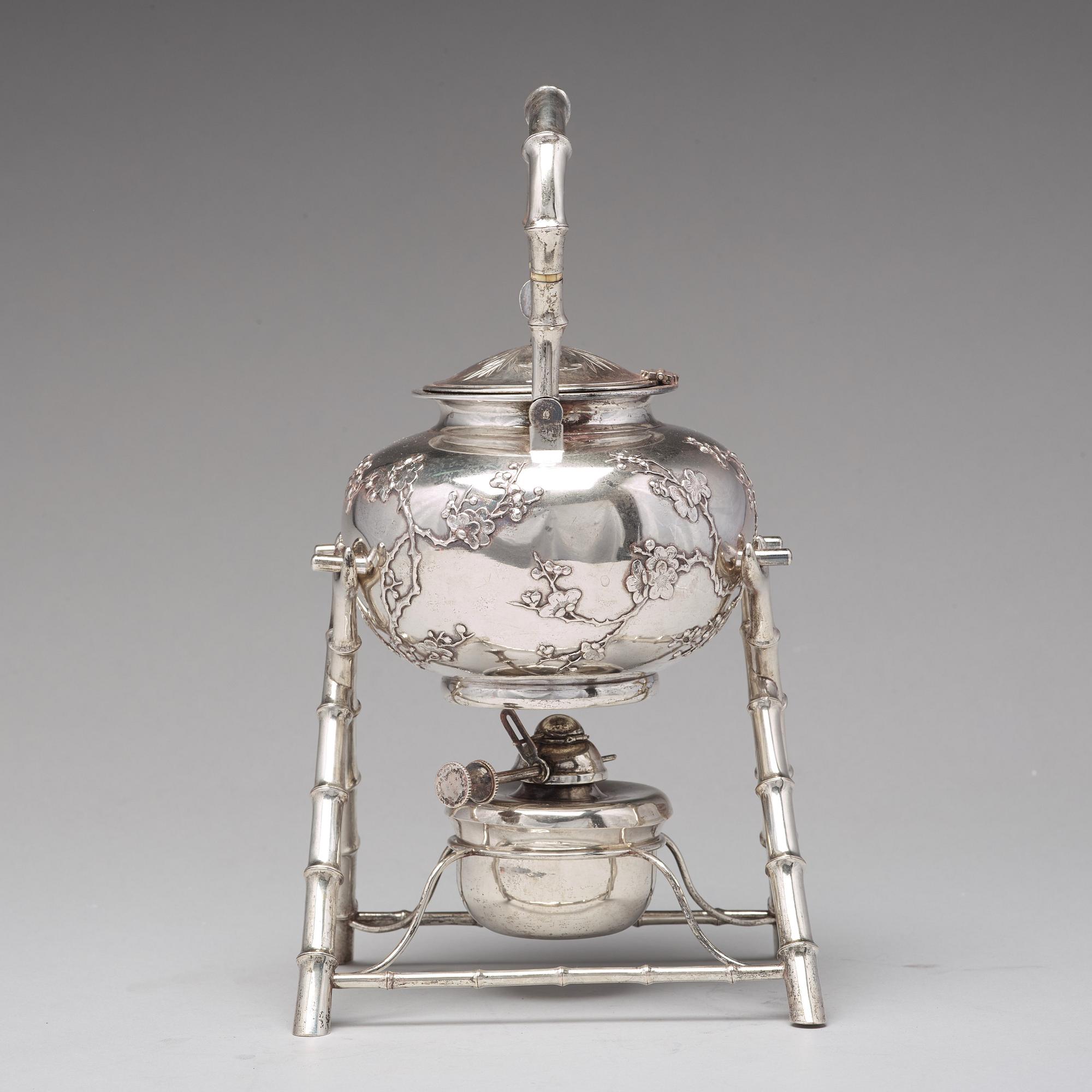 KANNA med LOCK på RECHAUD, silver. Luen Wo, Shanghai, omkring 1880-1925.