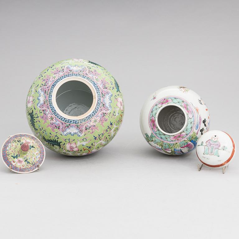 Two porcelain urns, China, 20th century.