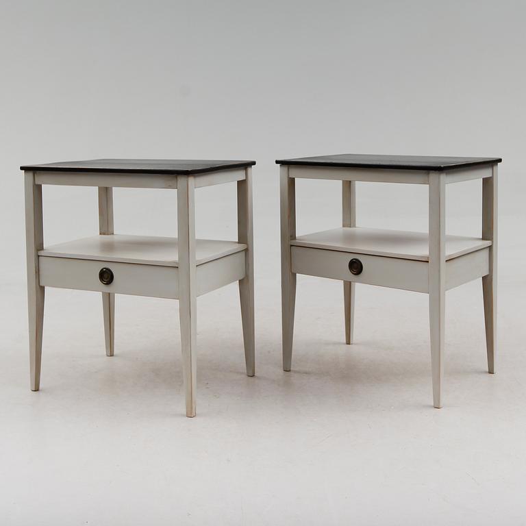 SÄNGBORD, 1 par, 1900-talets mitt.