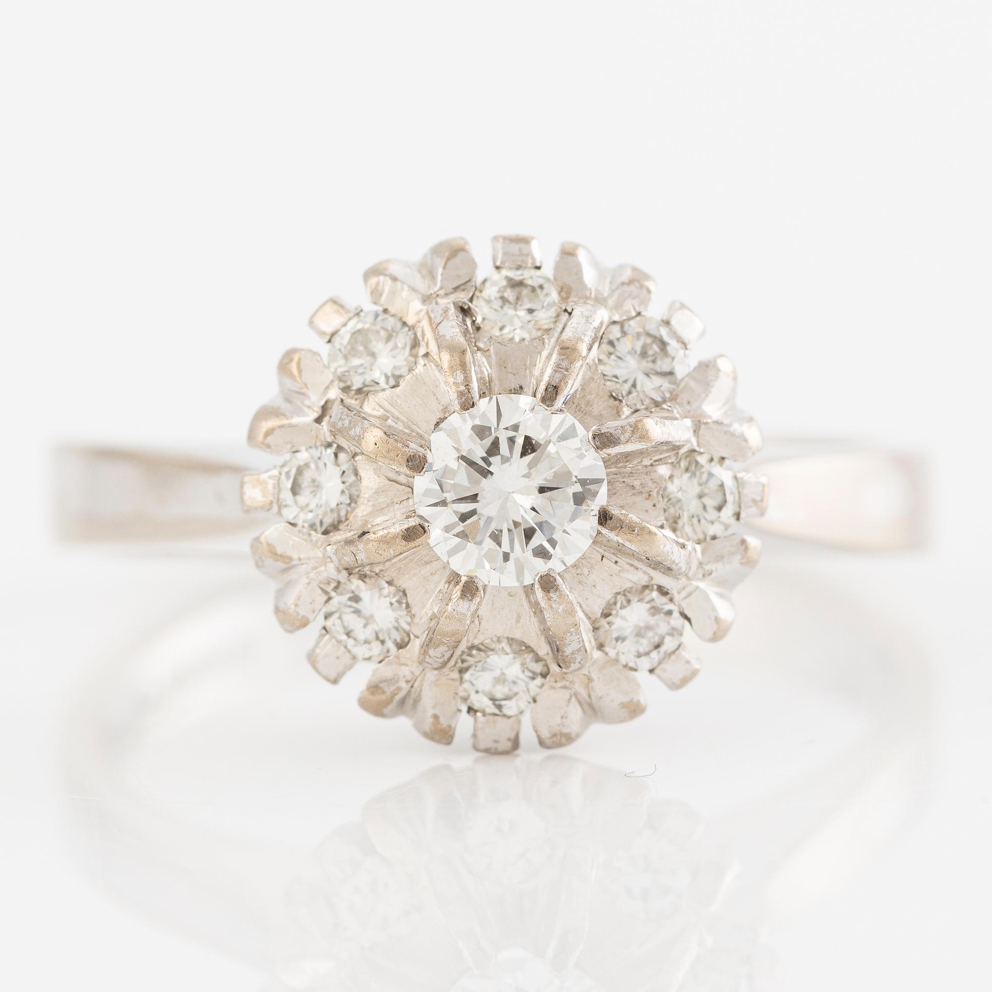 Ring, 18K white gold, camée model, set with brilliant-cut diamonds totalling 0.48 ct according to the inscription.