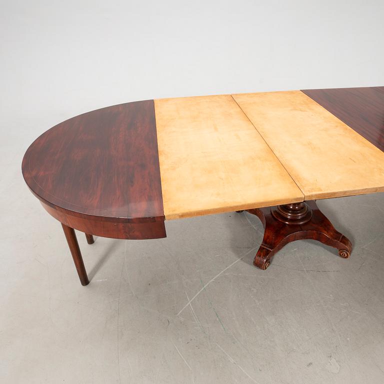 Dining table, mid/second half of the 19th century.