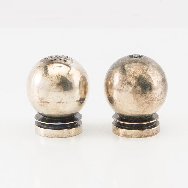 Harald Nielsen, salt- och pepparkar silver "Pyramid" nr 632 för Georg Jensen Danmark.