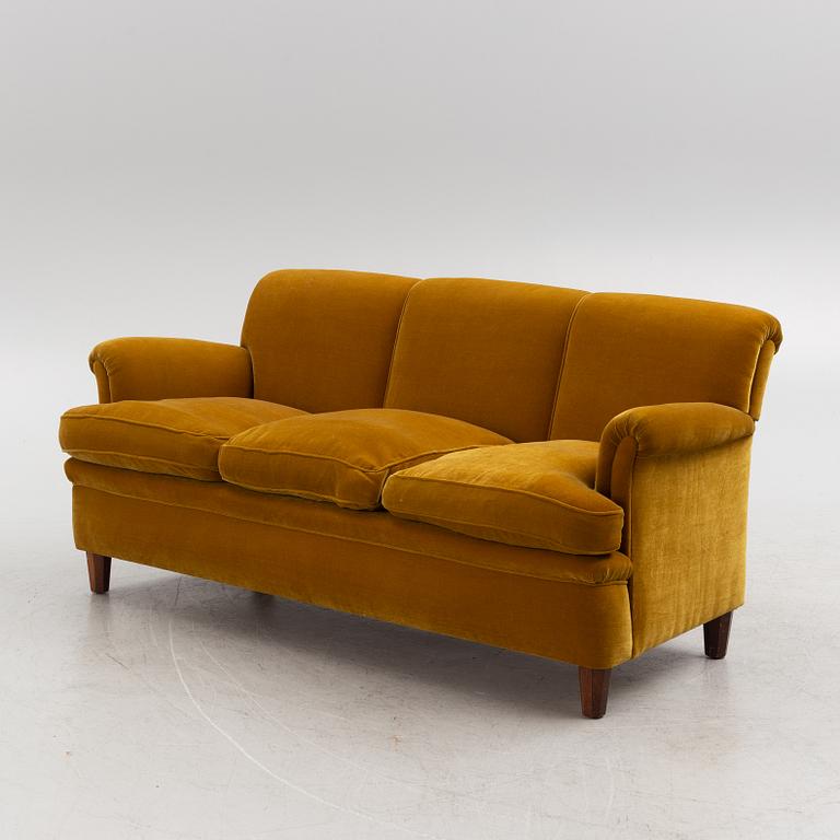 Josef Frank, a model 678 sofa, Firma Svenskt Tenn.