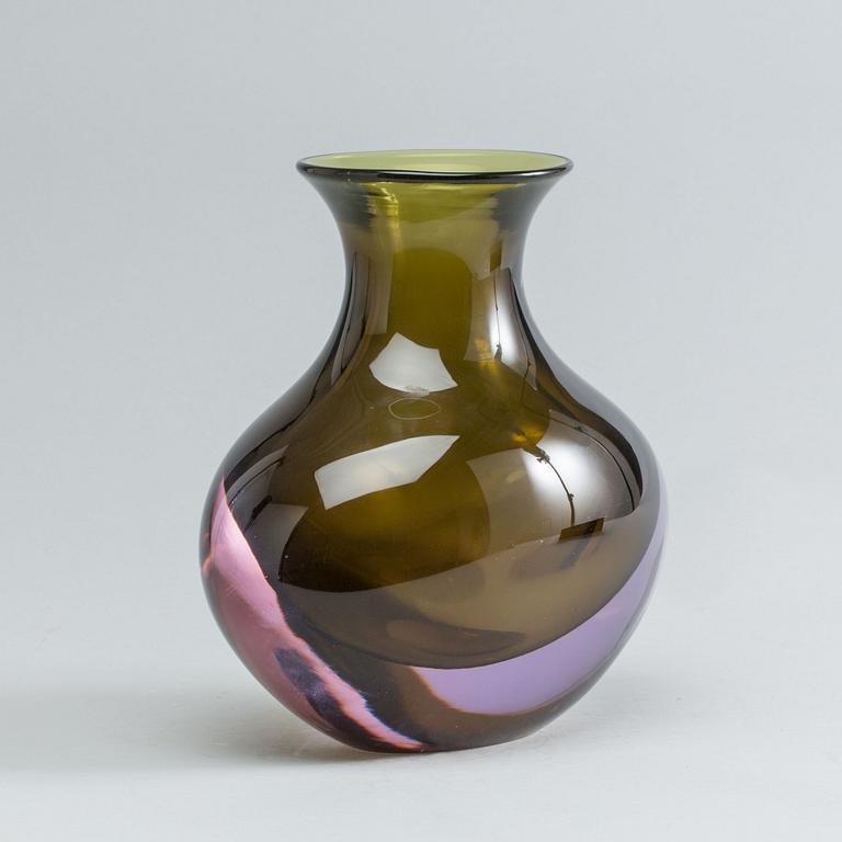An alexandrite teardrop shaped Murano vaseby Da Ros, Cendese, Murano 1965.