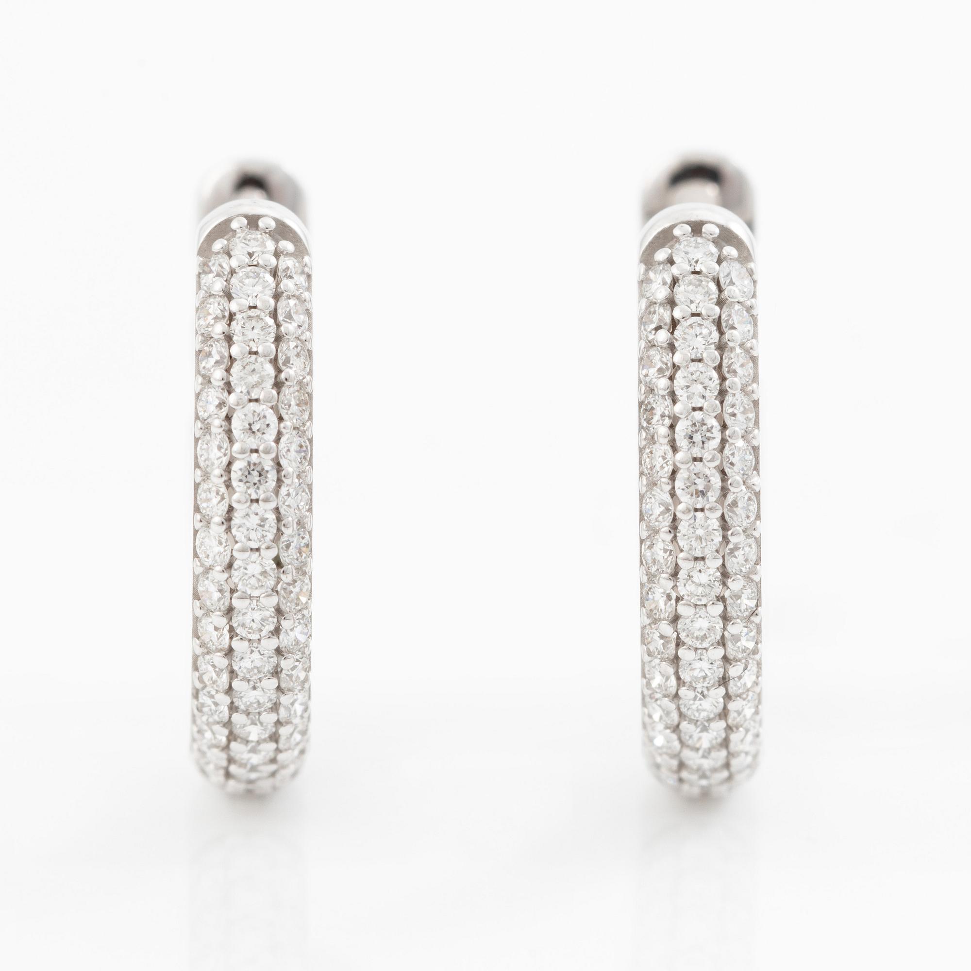 Hoop earrings 18K white gold with brilliant-cut diamonds.