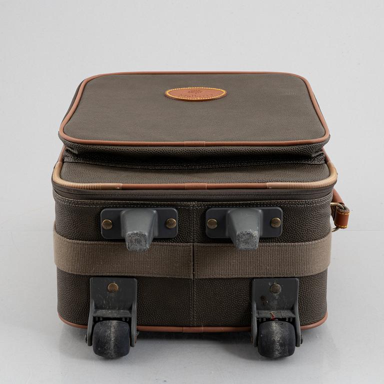 Mulberry, a suitcase.