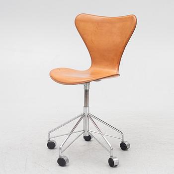 Arne Jacobsen, a 'Series 7' desk chair, Fritz Hansen, Denmark, 2006.