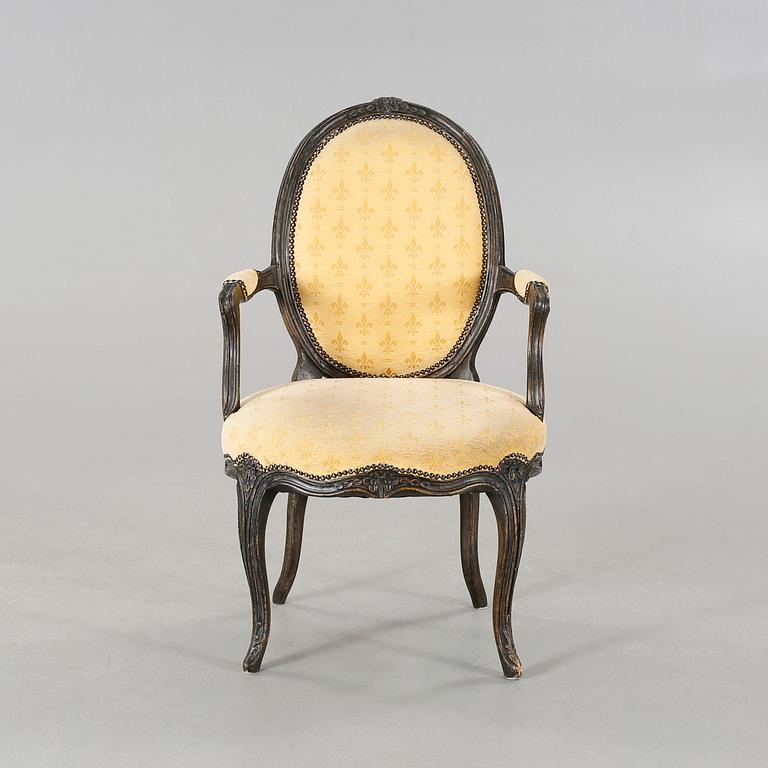 An 18th century rokoko / gustavian transition chair.