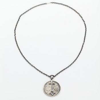 Jorma Laine, A sterling silver necklace "Face mask". Turun Hopea, Turku.