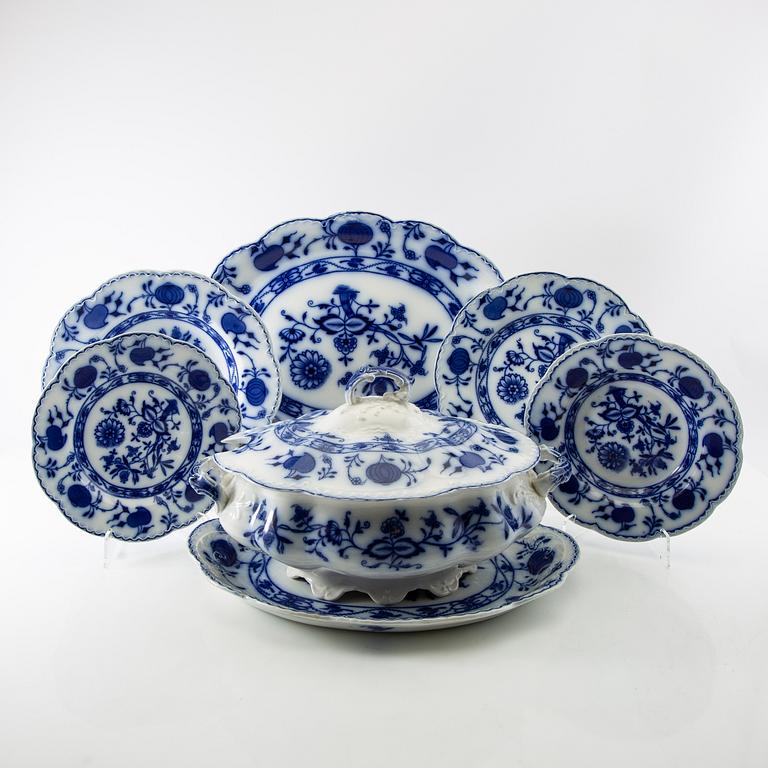 Dinner service, 97 pieces, Johnson Bros, "Holland", England, early 20th century.