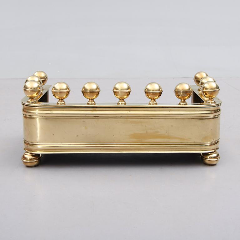 BRASSTÄLL, mässing, omkring år 1900.