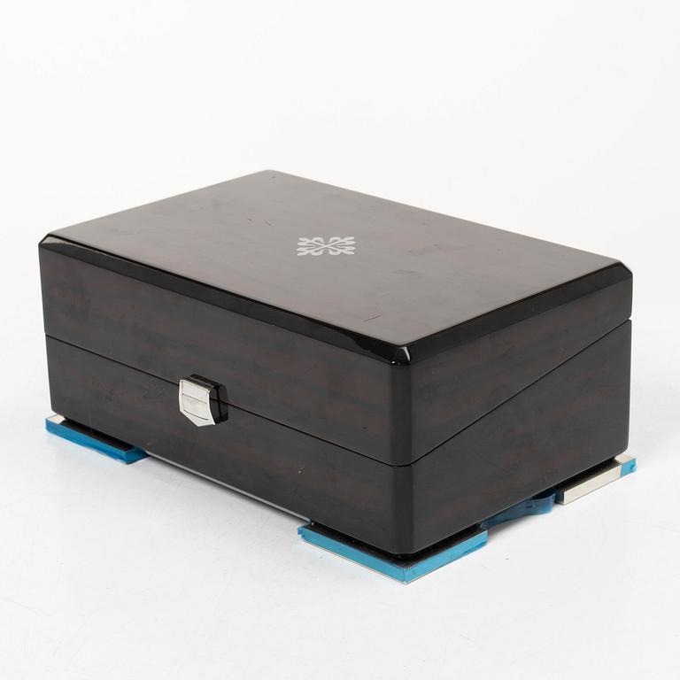 Patek Philippe, box.